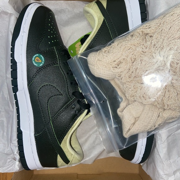 Nike Dunk Low LX - Picture 1 of 4